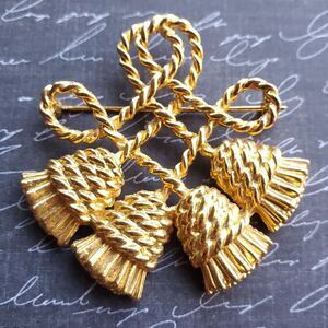 Vintage Gold Tone Braided Rope Knot Tassle Brooch Pin Statement 2.25 in